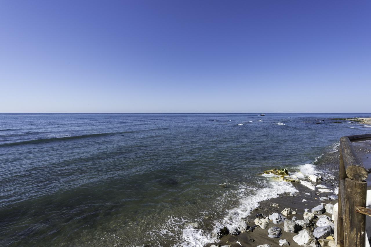 Nest Studio Playa Alhamar Sitio de Calahonda ภายนอก รูปภาพ